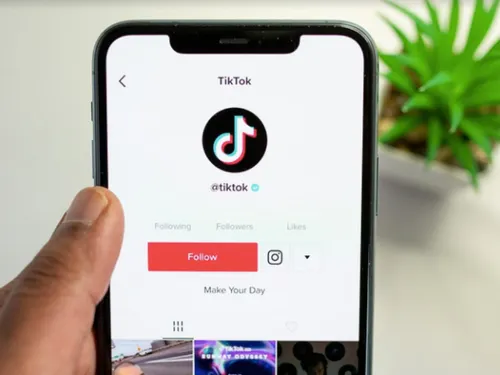 Une mère vend des photos de son bébé prématuré sur TikTok ! (Vidéo)